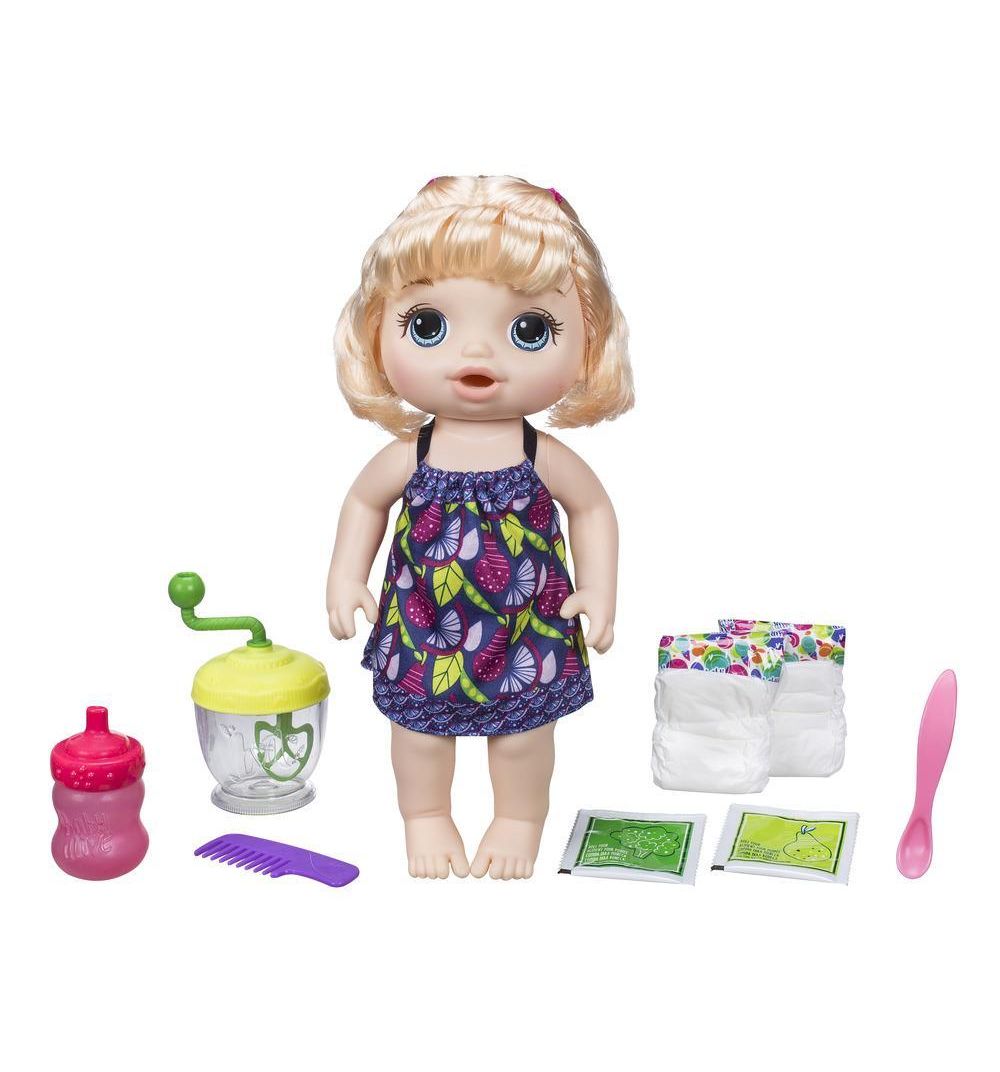 Кукла Малышка с игрушечным блендером 33 см